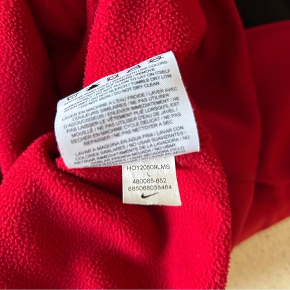 Nike Men’s Large Red & Black Therma-FIT Hoodie - Picture 8 of 8